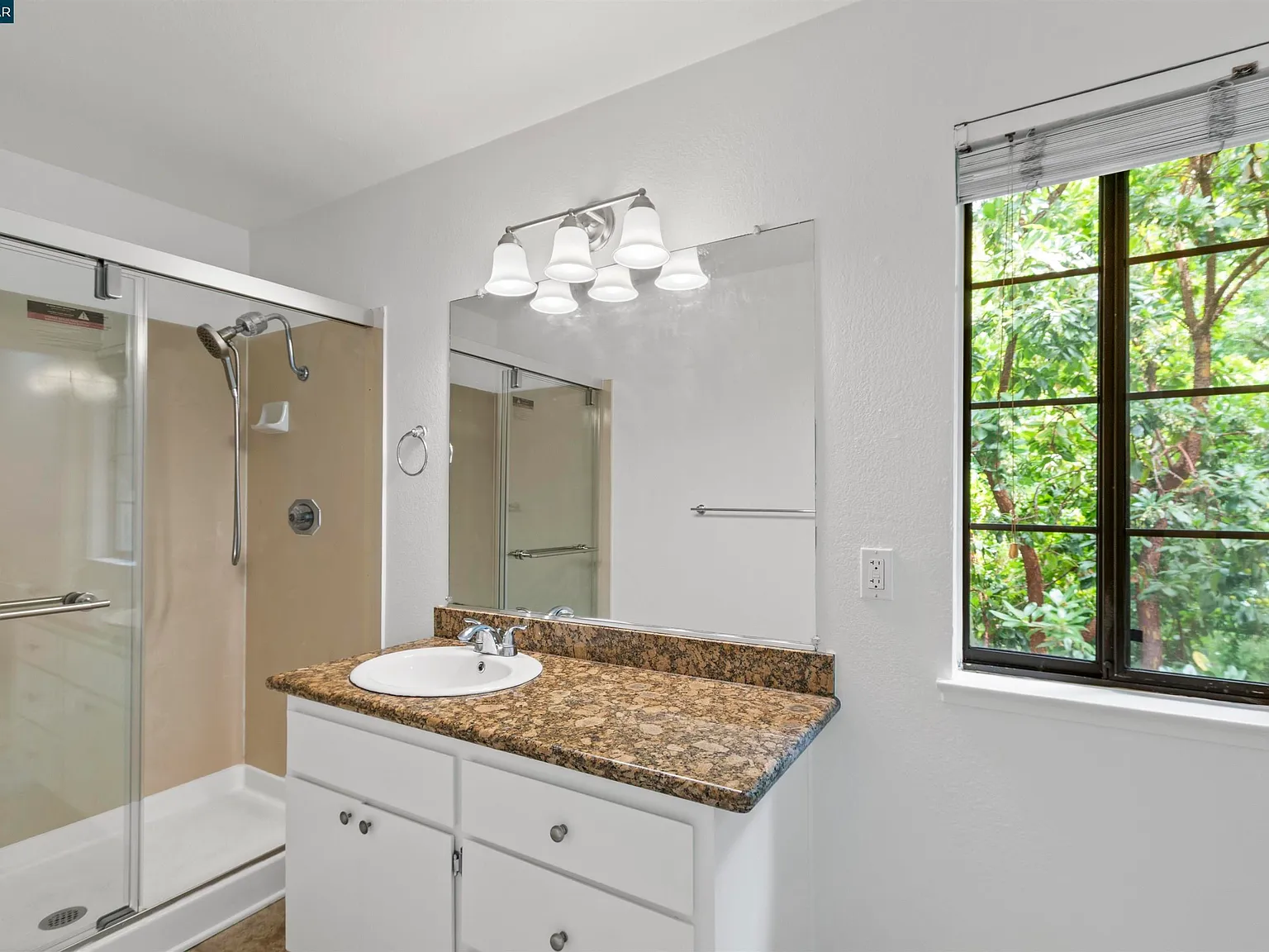 3 bed, 1199 sqft, $3,500 — Photo 3