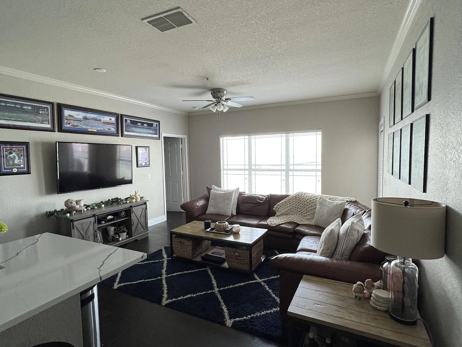 2 bed, 1009 sqft, $2,600 — Photo 2
