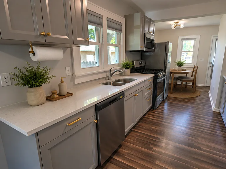 516 N Logan St — Photo 1