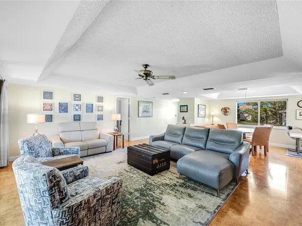 261 Memory LN #4, NAPLES, FL 34112
