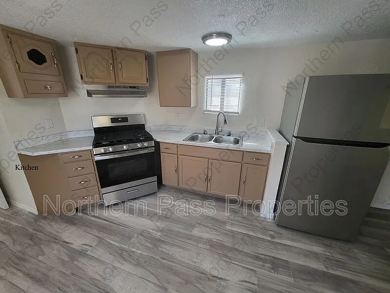 7143 N Loop Dr #E — Photo 3