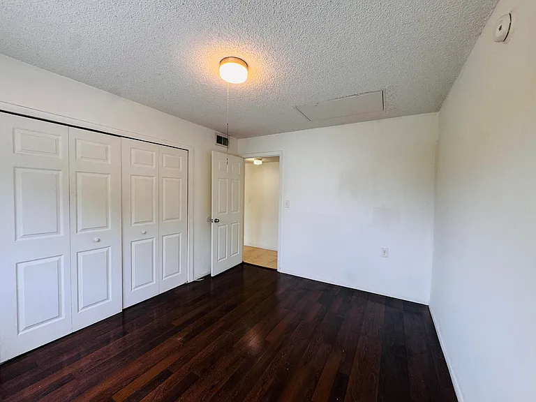 1068 N Benoist Farms Rd #302 — Photo 17