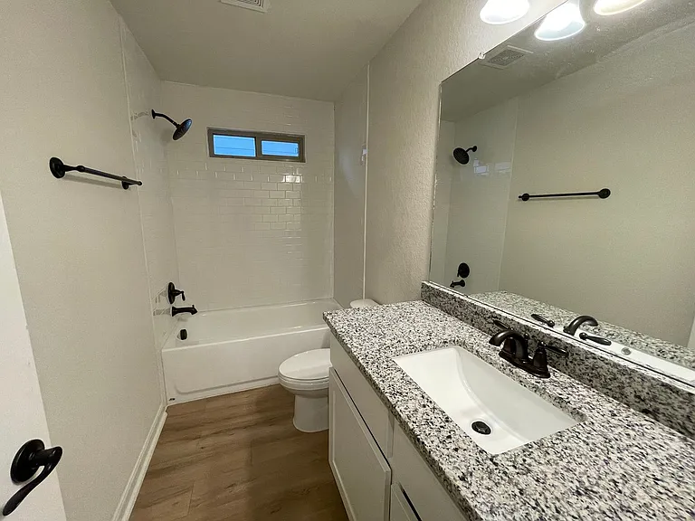 10330 Lynwood Vlg #101 — Photo 15
