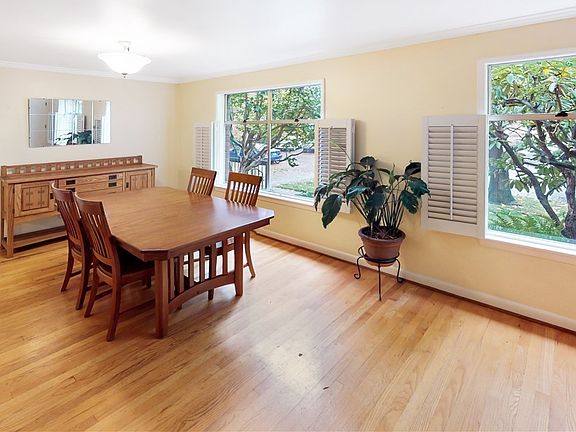 4th image of 527 1/2 17th Ave E