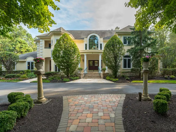 8 Country Lakes Dr, Marlton, NJ 08053