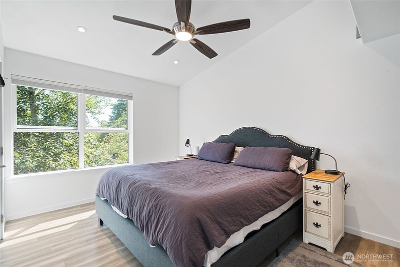 2nd image of 816 20th Street #203