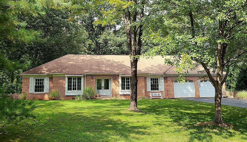 1st image of 4410 Lakewood Dr