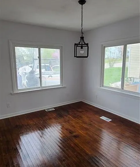 139 S Maple St — Photo 3