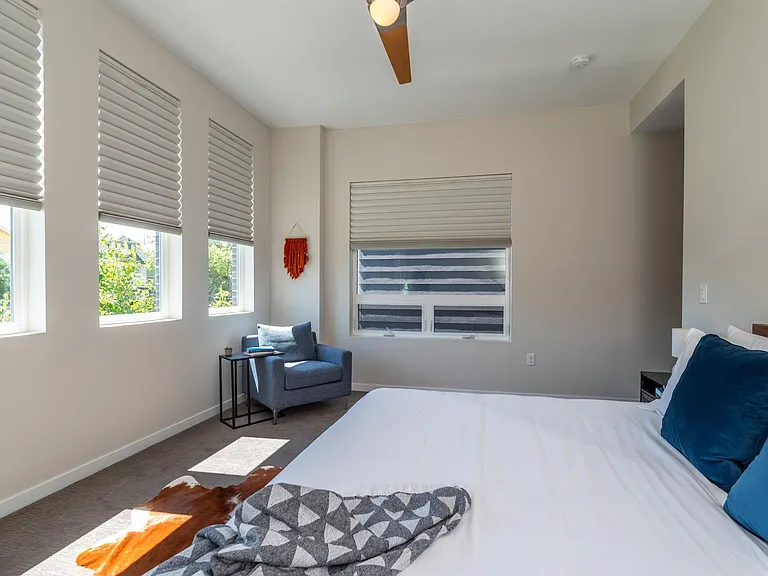 3239 Lawrence St — Photo 4