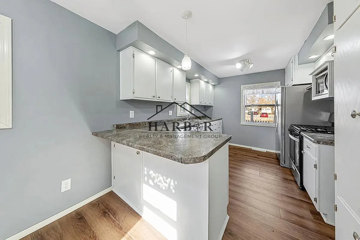Building Photo - 1127 1st St SW