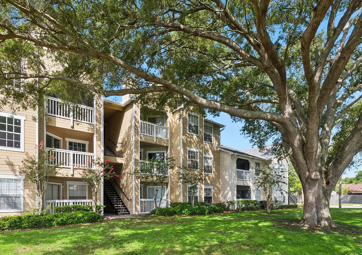 1 BR / 1 BA Condo In Tradewinds — Photo 1
