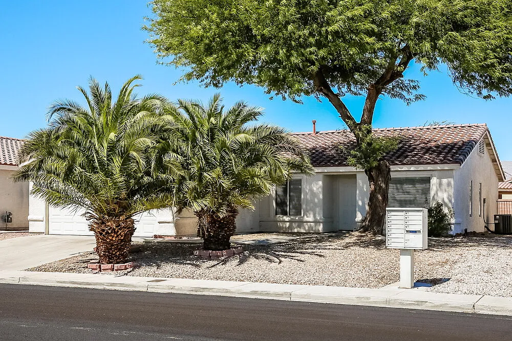 4 bed, 2.0 bath, 1594 sqft, $2,030 — Photo 3