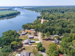 720 Riverside Ln, Crump, TN 38327