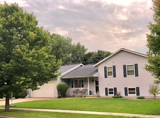 636 Crawford Dr, Cottage Grove, WI 53527