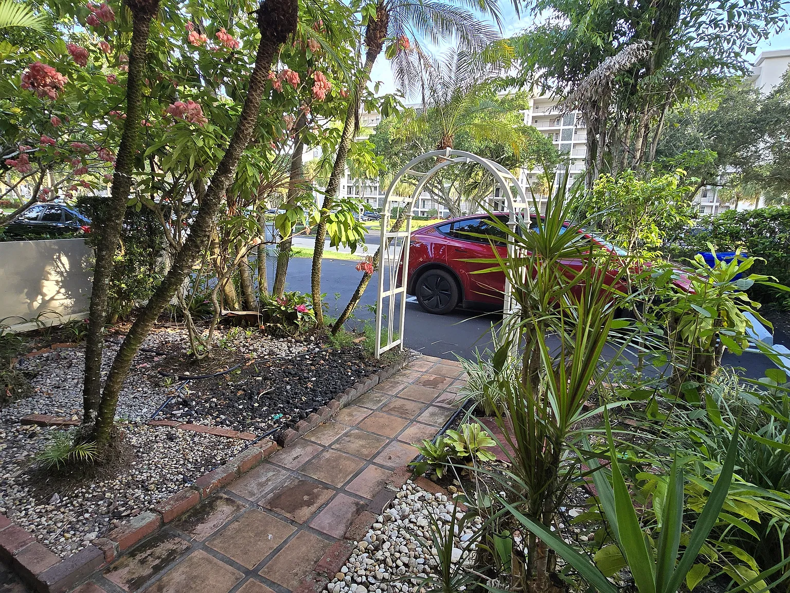 3 bed, 2.5 bath, 1590 sqft, $3,175 — Photo 2