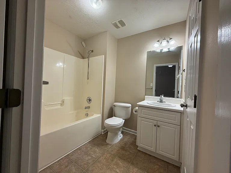 1611 Emma St — Photo 12