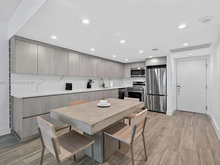 2301 Collins Ave #943 — Photo 4