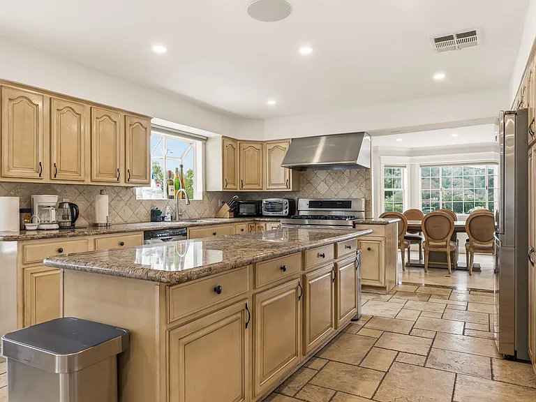 Gladiola Dr — Photo 12