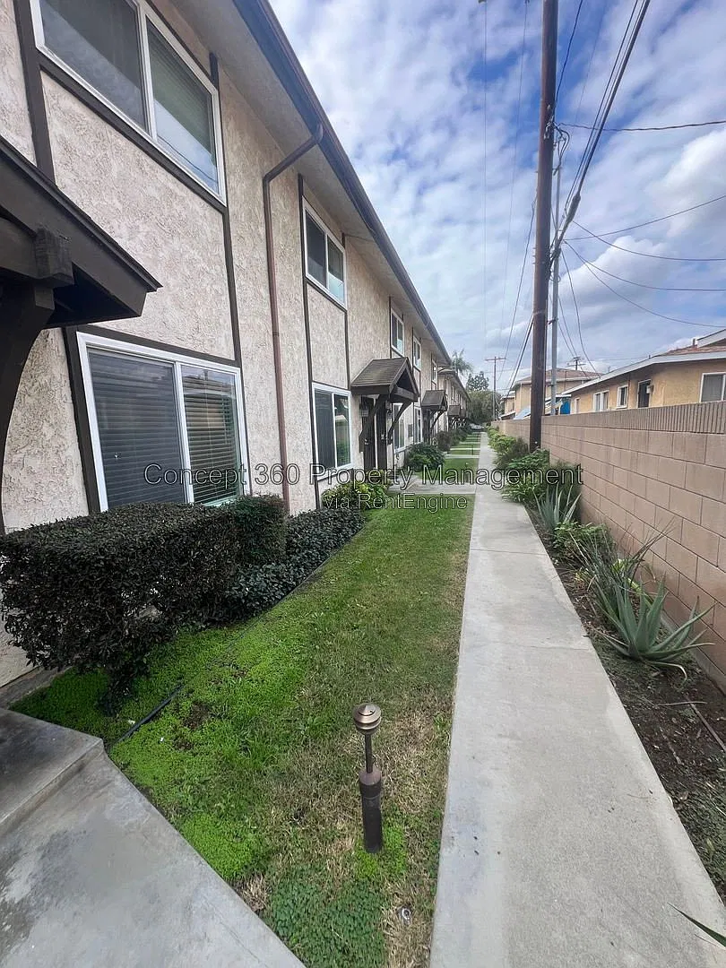 2 bed, 1.5 bath, 1040 sqft, $2,795 — Photo 1