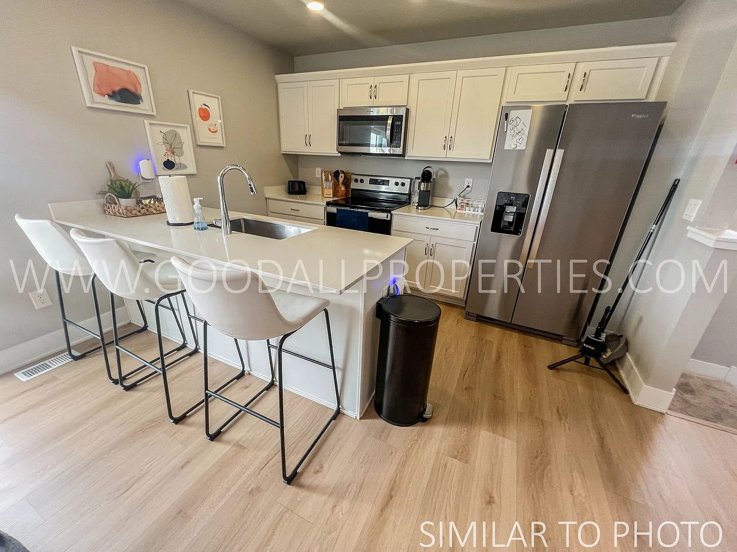 End Of Summer Special: $200 Off The First 3 Months! 4 Bedroom 3 Bath Two Story Home — Photo 2