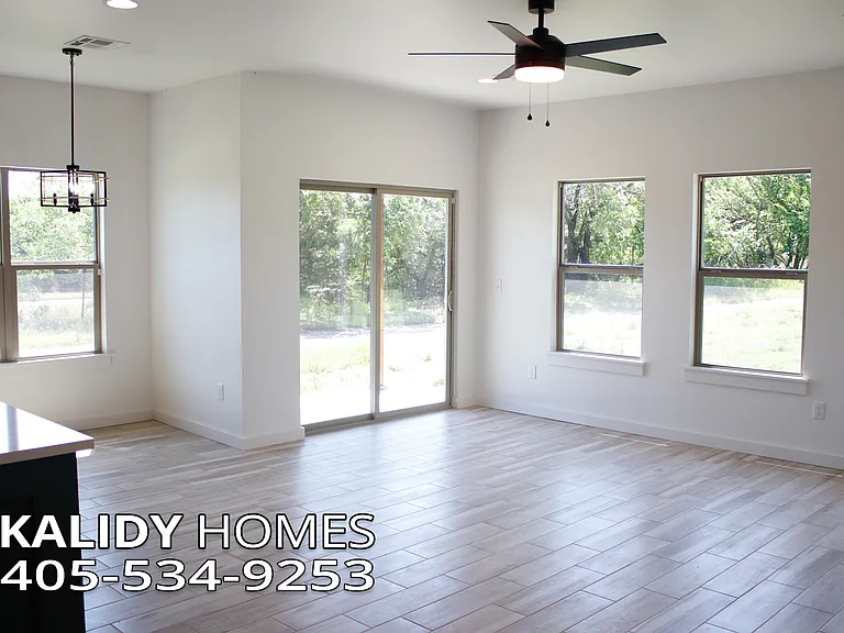 1925 E Springer Ave — Photo 5