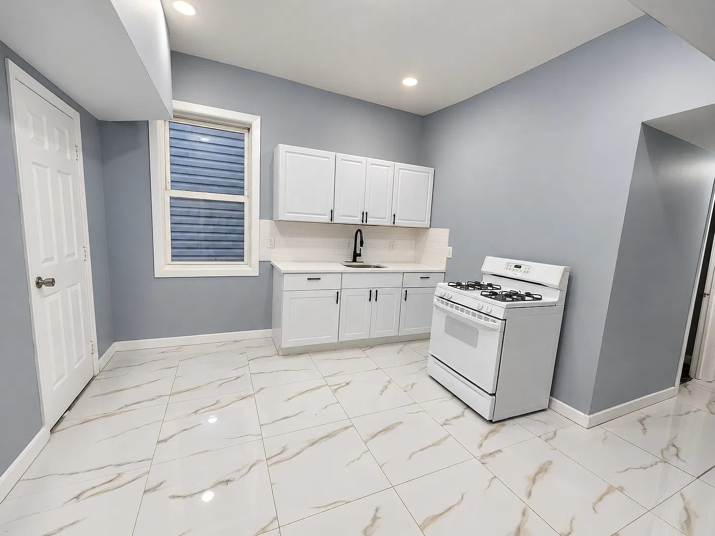 3 bed, 950 sqft, $2,095 — Photo 3