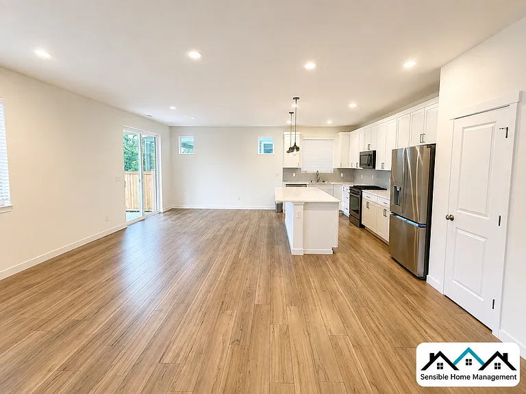 10616 SE 272nd Pl — Photo 3
