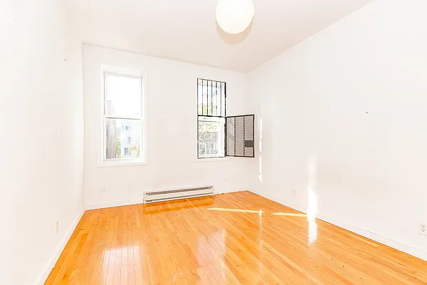 Rented by MySpaceNYC | media 25