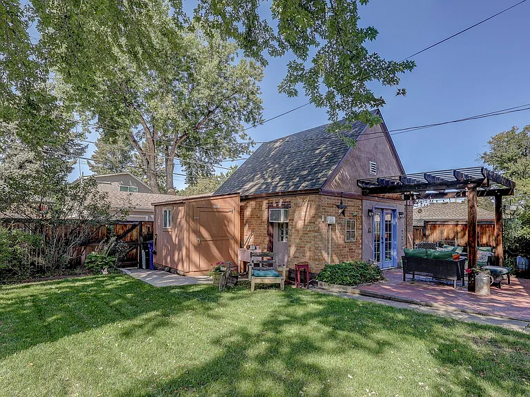 1219 S Corona St — Photo 15