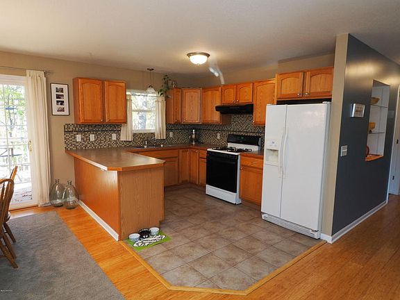 5th image of 2841 Cornell Ct