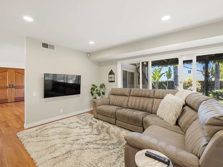 4501 Regents Ct — Photo 15