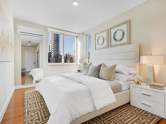 5th image of 4604 Vernon Blvd #4C
