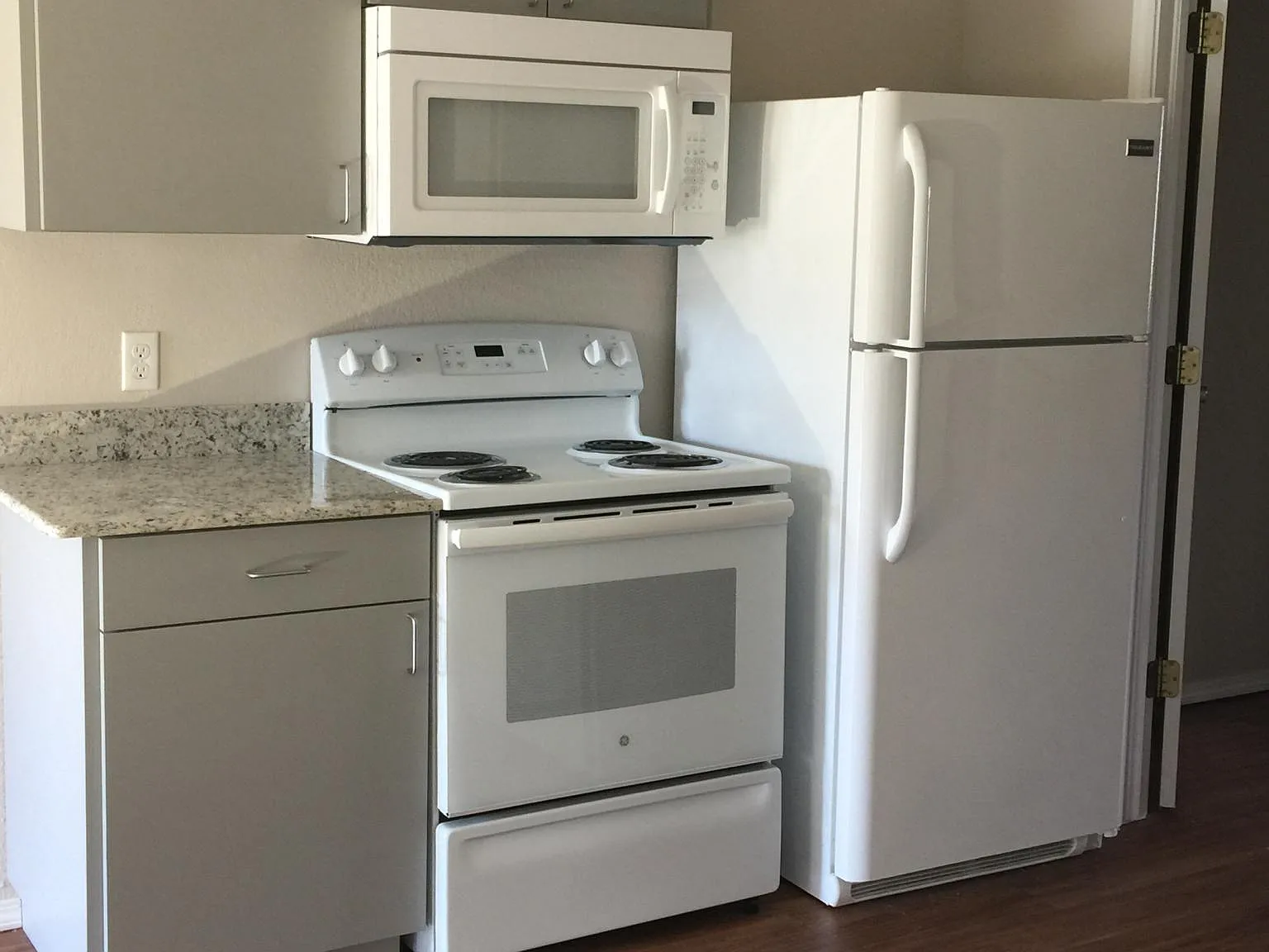 1504 E Allen Rd — Photo 3