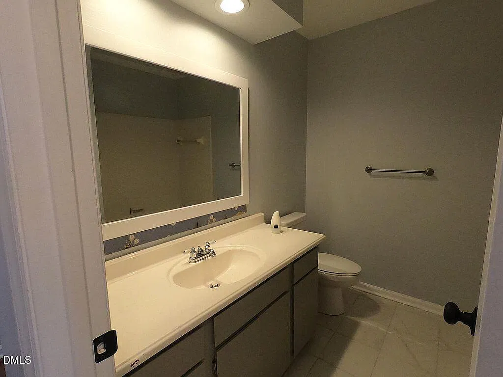 3 bed, 2.5 bath, 1400 sqft, $1,800 — Photo 3