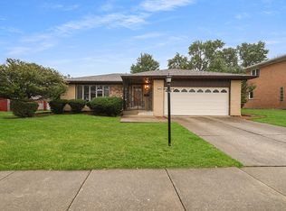 15249 Pine Dr, Oak Forest, IL 60452