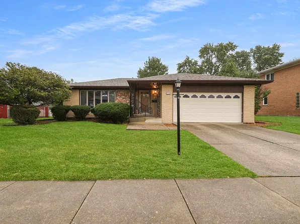 15249 Pine Dr, Oak Forest, IL 60452