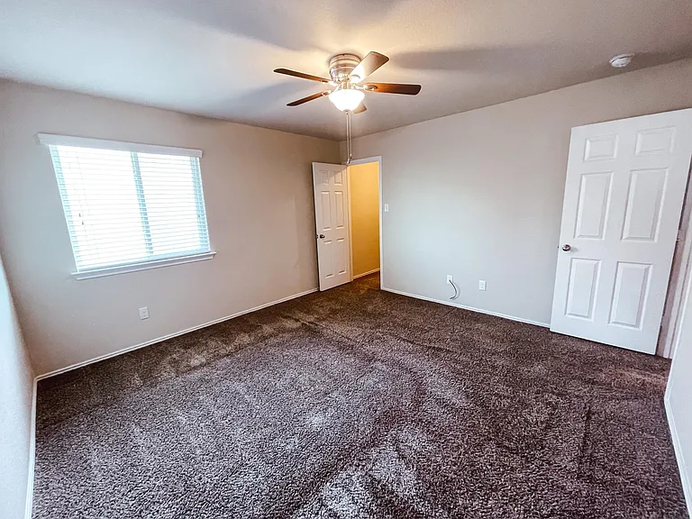 4904 Bridgewood Dr — Photo 9
