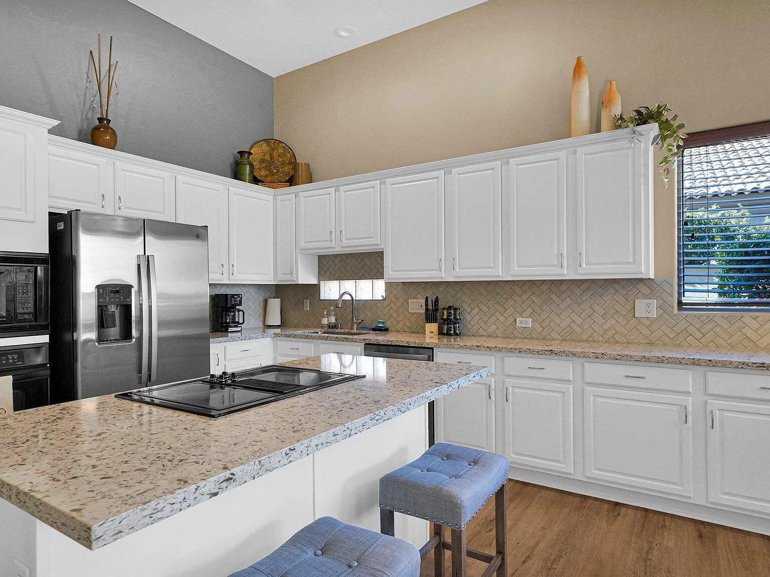 3 bed, 2.5 bath, 2145 sqft, $7,500 — Photo 3