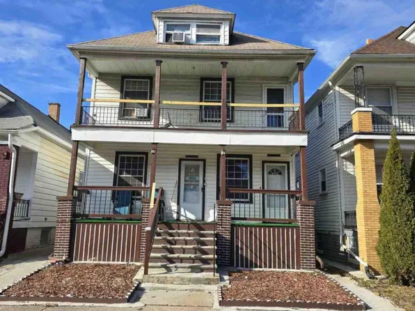 9537 Charest St, Hamtramck, MI 48212