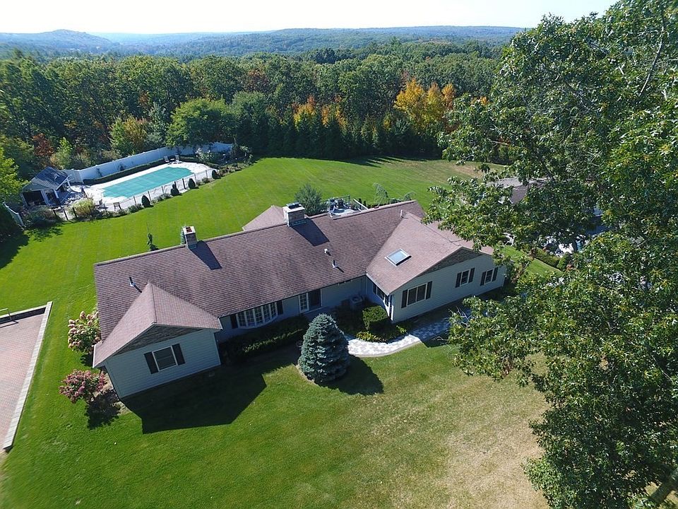 1st image of 35 Comstock Dr