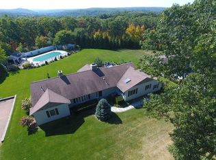 35 Comstock Dr, Wrentham, MA 02093