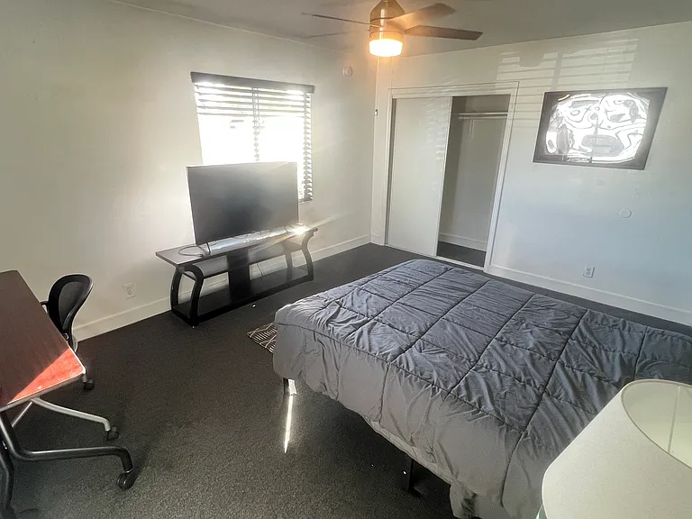 4213 N Westview Dr — Photo 2