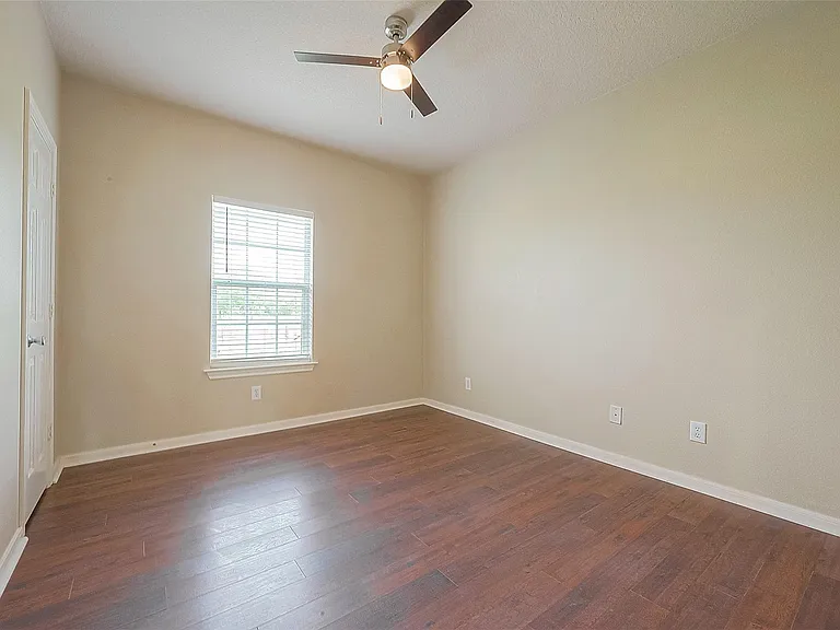 14403 Vlasta St — Photo 31
