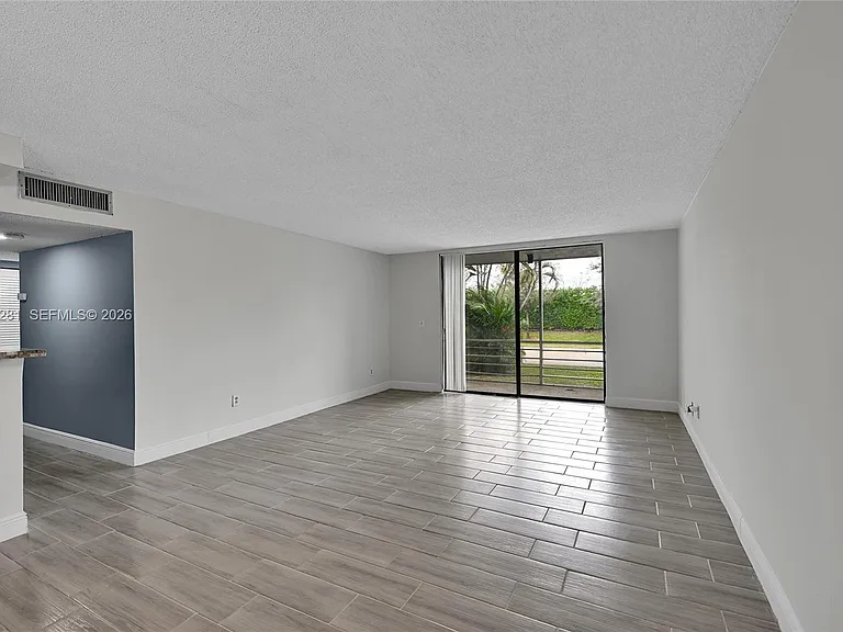 2850 Somerset Dr #105L — Photo 1