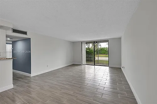 2850 Somerset Dr #105L Photo 1