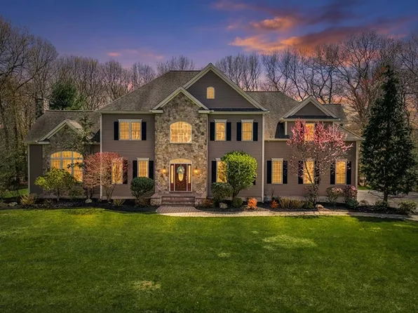 21 Stable Way, Medway, MA 02053