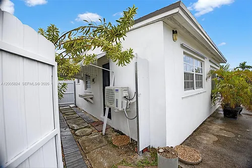 7941 SW 37th Ter #STUDIO Photo 1