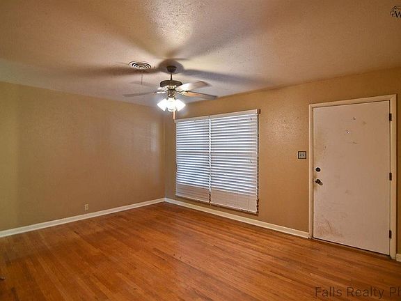 3rd image of 4523 Spencer Dr