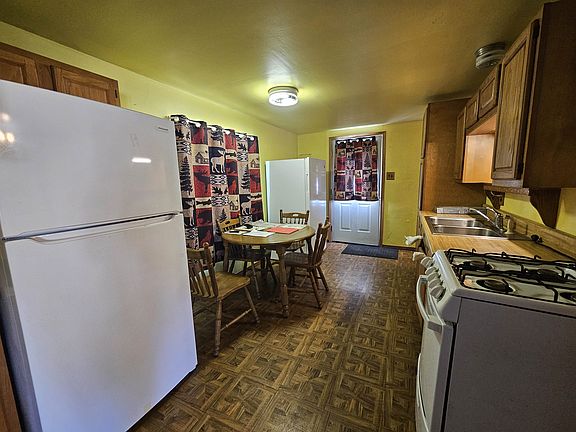 2nd image of 10141 Suzanne Dr