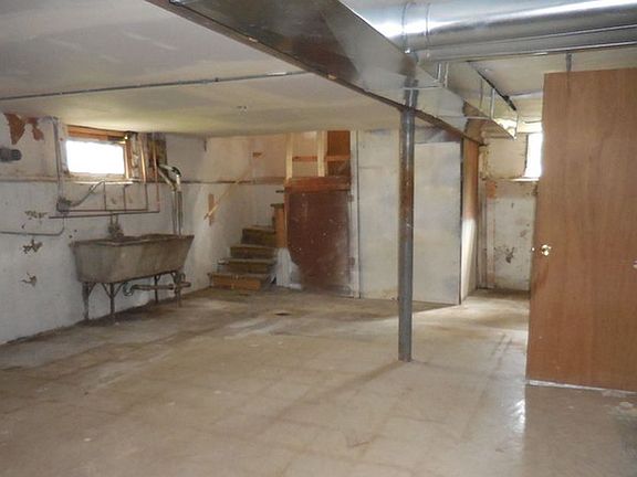2nd image of 14921 Ashland Ave #House